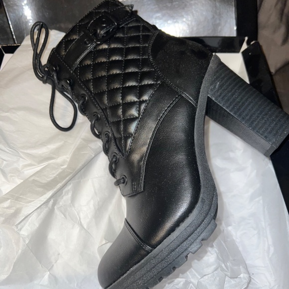 Guess booties - Picture 2 of 4